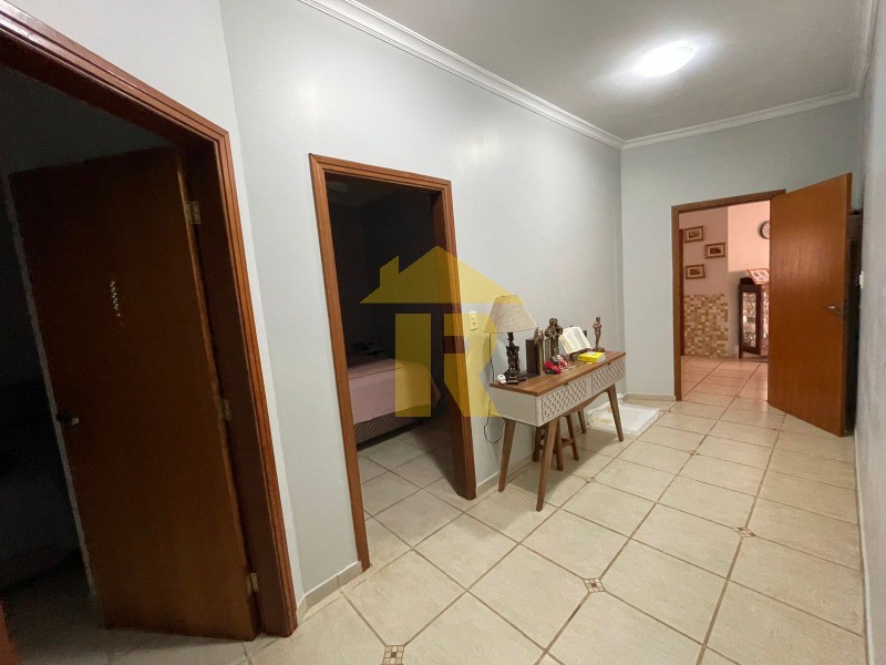Casa com 3 quartos à venda, 227m² — foto 24 de 37