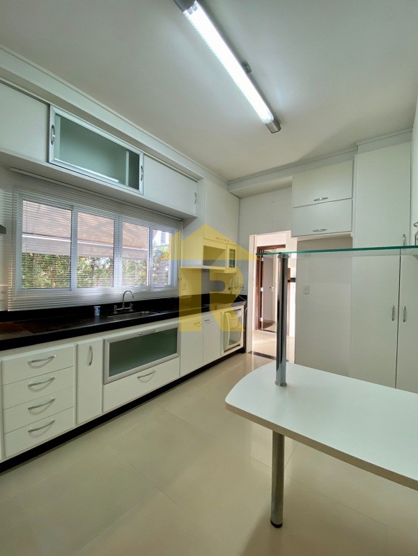 Casa de Condomínio com 5 quartos à venda e aluguel, 404m² — foto 9 de 43