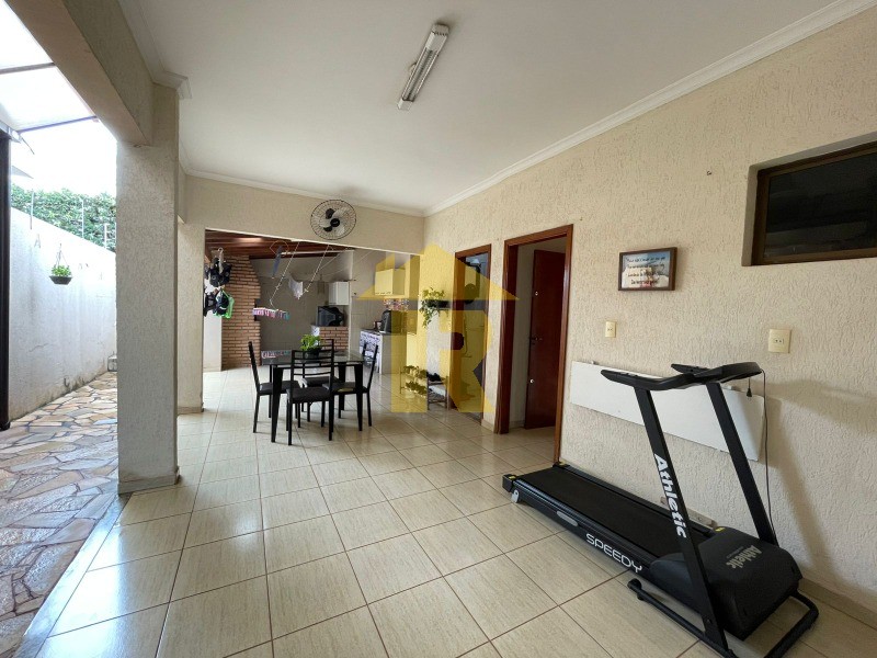 Casa com 3 quartos à venda, 227m² — foto 13 de 37