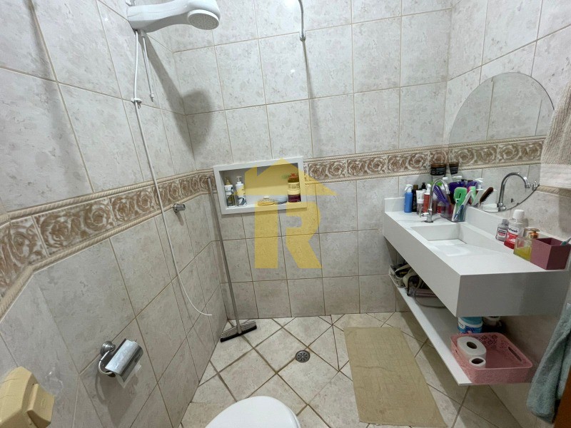 Casa com 3 quartos à venda, 227m² — foto 30 de 37