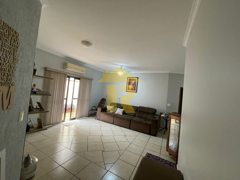 Casa com 3 quartos à venda, 227m² — foto 5 de 37
