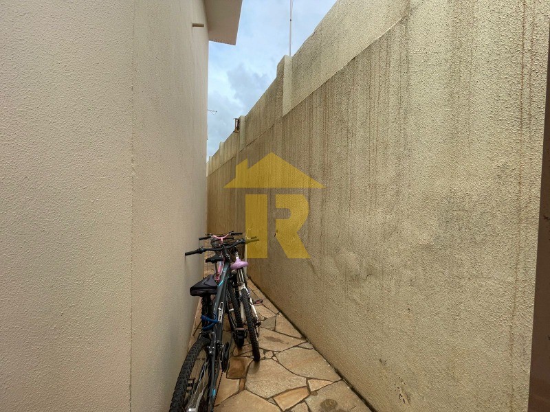 Casa com 3 quartos à venda, 227m² — foto 21 de 37