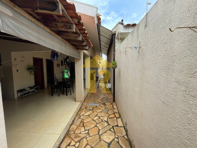 Casa com 3 quartos à venda, 227m² — foto 16 de 37