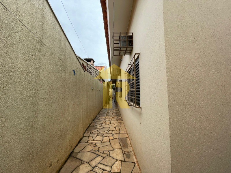 Casa com 3 quartos à venda, 227m² — foto 18 de 37