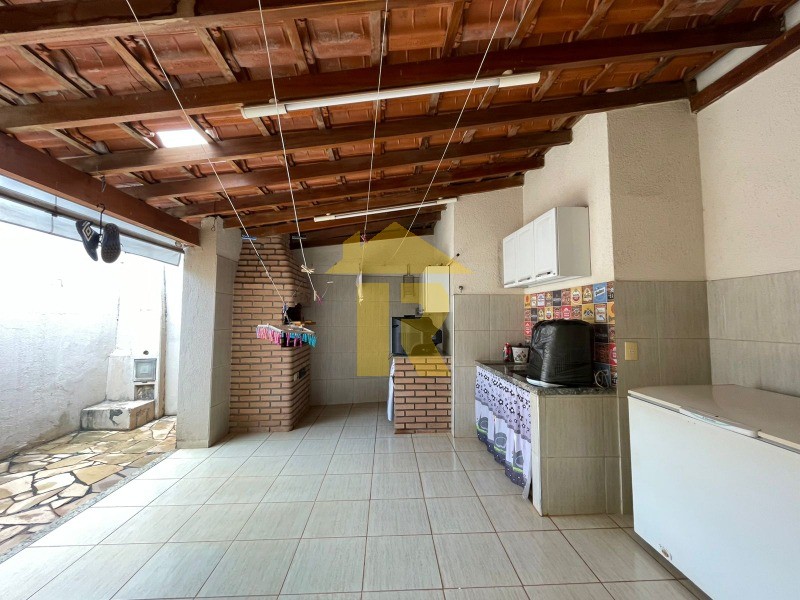 Casa com 3 quartos à venda, 227m² — foto 15 de 37