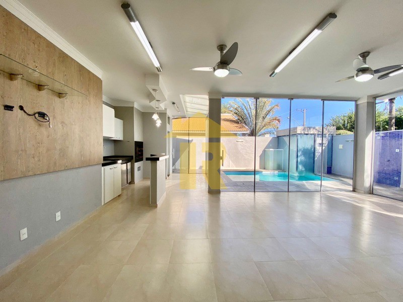 Casa de Condomínio com 5 quartos à venda e aluguel, 404m² — foto 15 de 43