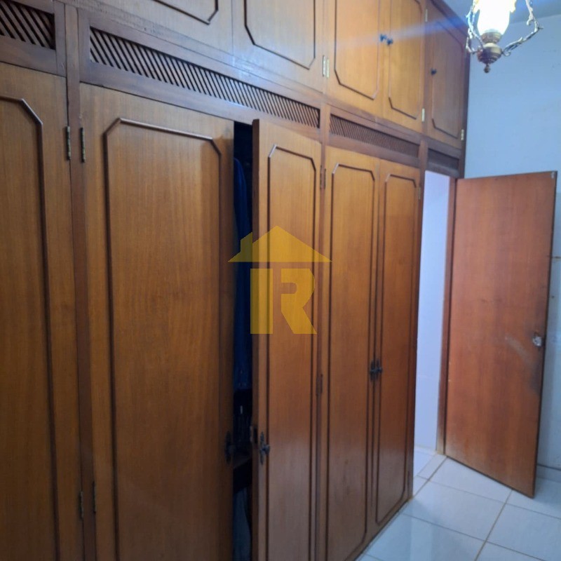 Casa com 3 quartos para aluguel, 300m² — foto 18 de 31