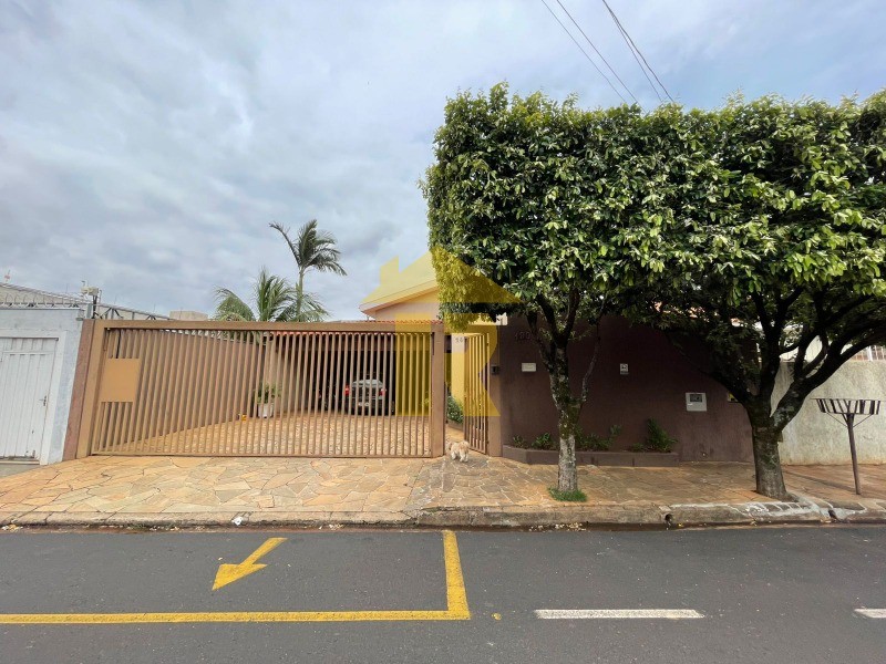 Casa com 3 quartos à venda, 227m² — foto 1 de 37