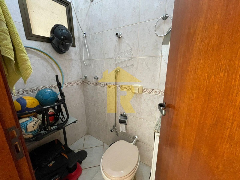 Casa com 3 quartos à venda, 227m² — foto 23 de 37