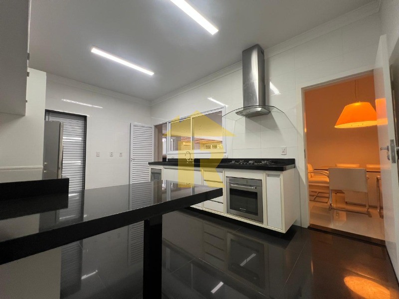 Casa de Condomínio com 4 quartos à venda, 320m² — foto 10 de 32