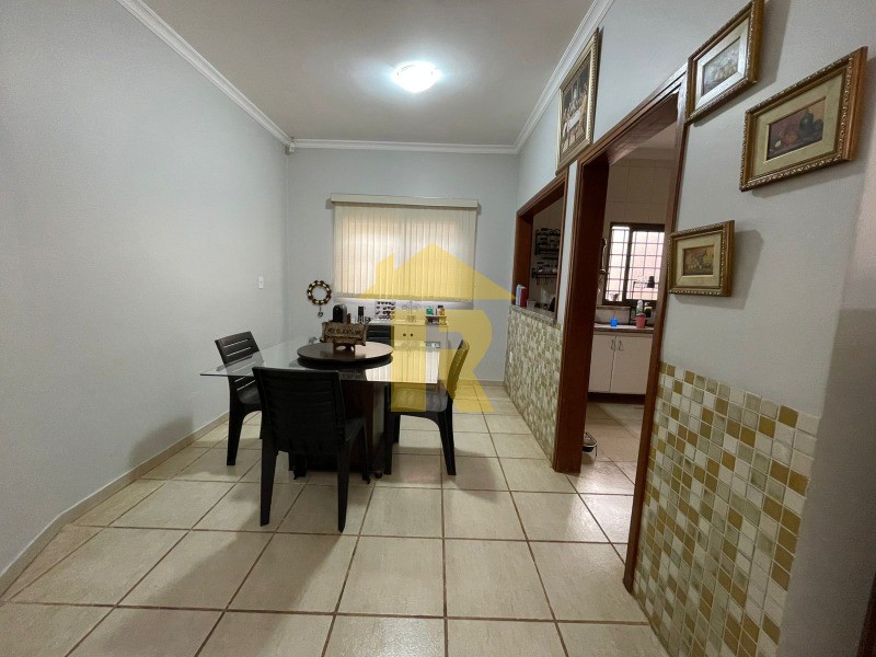 Casa com 3 quartos à venda, 227m² — foto 8 de 37