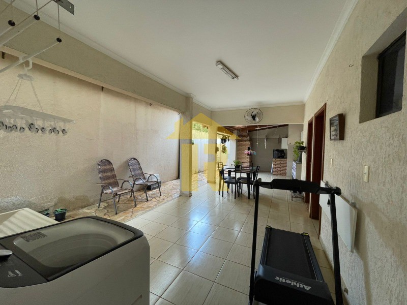 Casa com 3 quartos à venda, 227m² — foto 12 de 37