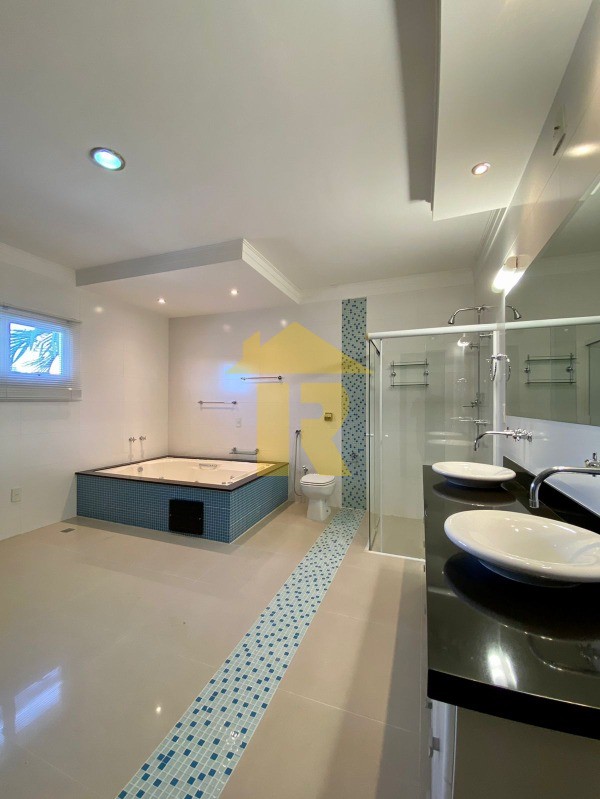 Casa de Condomínio com 5 quartos à venda e aluguel, 404m² — foto 25 de 43