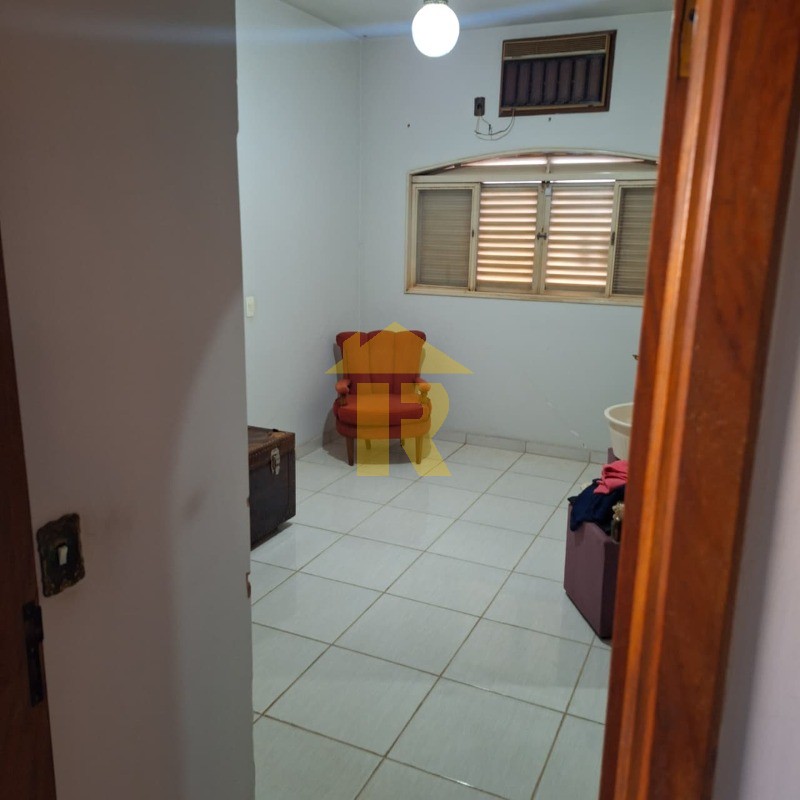 Casa com 3 quartos para aluguel, 300m² — foto 21 de 31