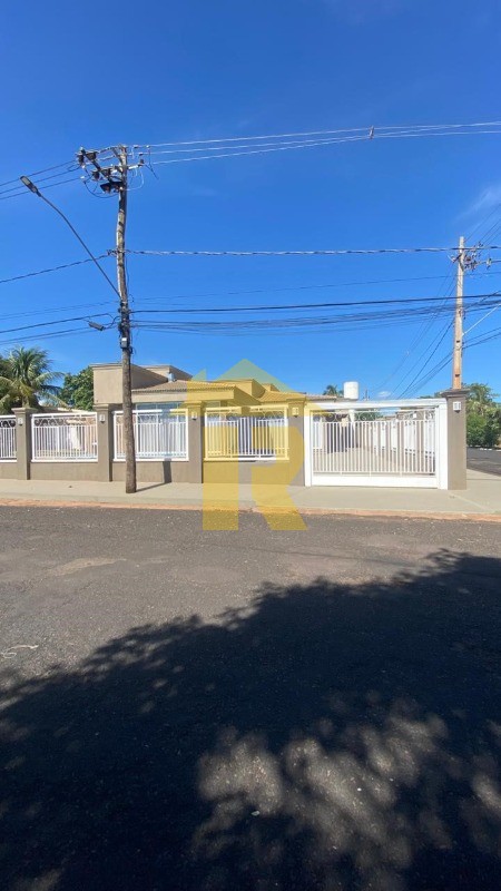 Casa de Condomínio com 3 quartos à venda, 360m² — foto 2 de 20