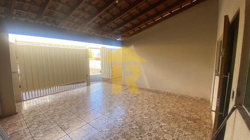 Casa com 4 quartos à venda, 190m² — foto 2 de 24