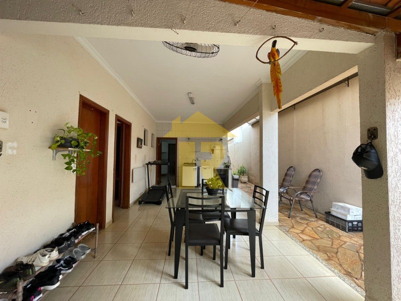 Casa com 3 quartos à venda, 227m² — foto 14 de 37