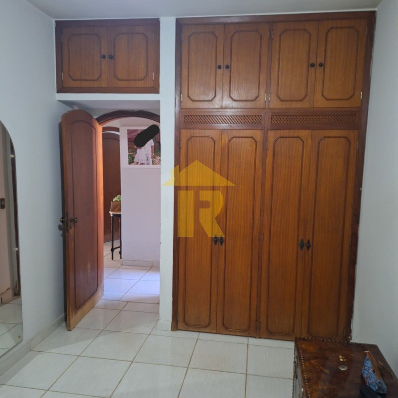 Casa com 3 quartos para aluguel, 300m² — foto 17 de 31