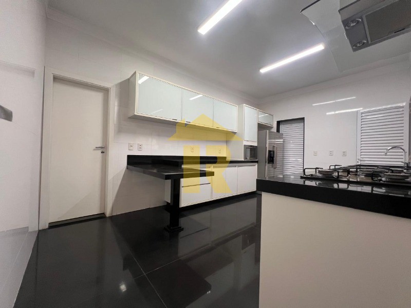 Casa de Condomínio com 4 quartos à venda, 320m² — foto 8 de 32