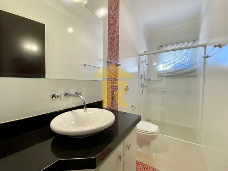 Casa de Condomínio com 5 quartos à venda e aluguel, 404m² — foto 33 de 43