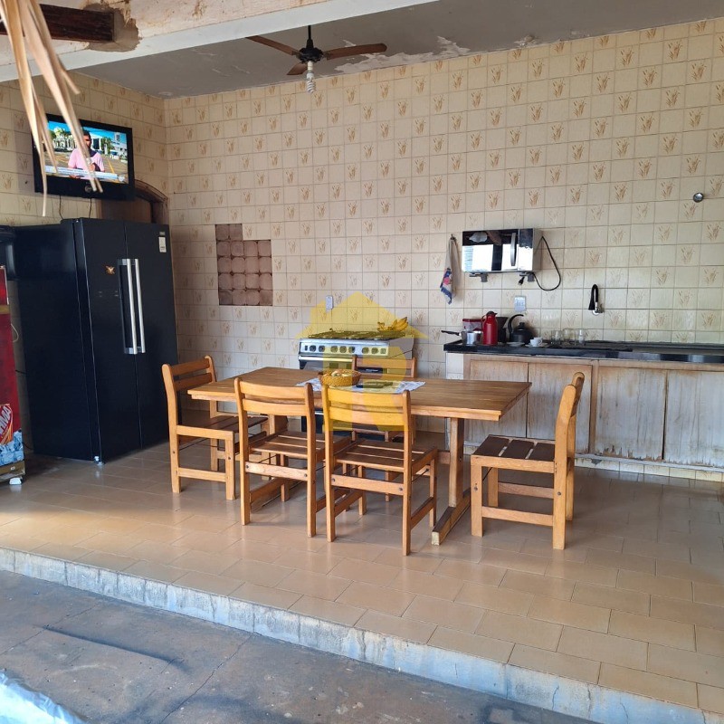 Casa com 3 quartos para aluguel, 300m² — foto 27 de 31