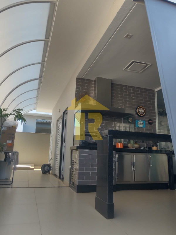 Casa de Condomínio com 3 quartos à venda, 217m² — foto 16 de 25