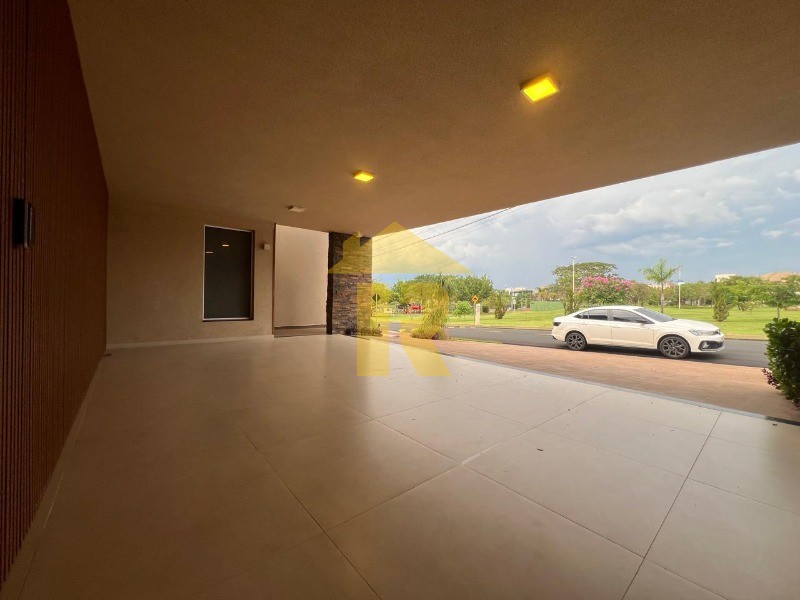 Casa de Condomínio com 4 quartos à venda, 320m² — foto 2 de 32