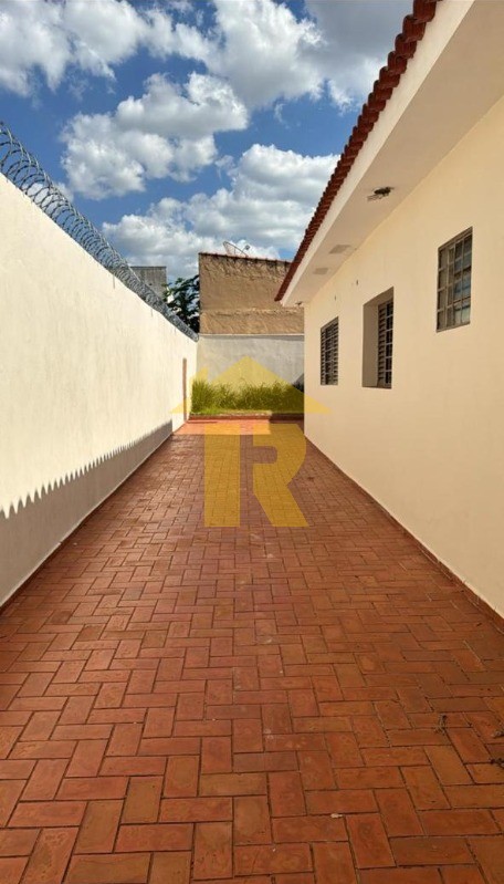 Casa com 4 quartos à venda, 220m² — foto 14 de 20