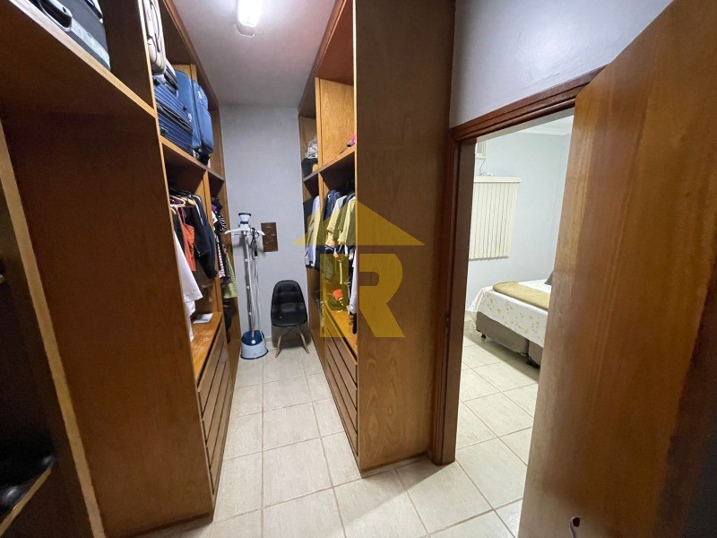 Casa com 3 quartos à venda, 227m² — foto 35 de 37