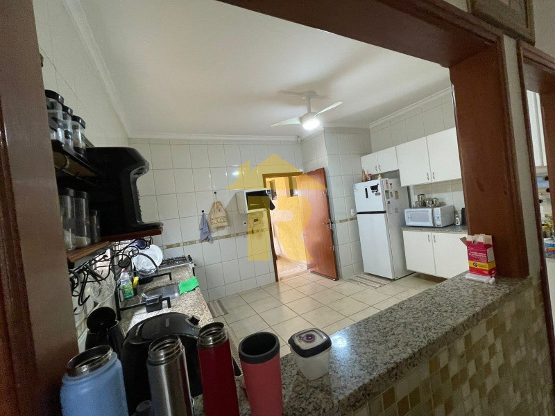 Casa com 3 quartos à venda, 227m² — foto 9 de 37
