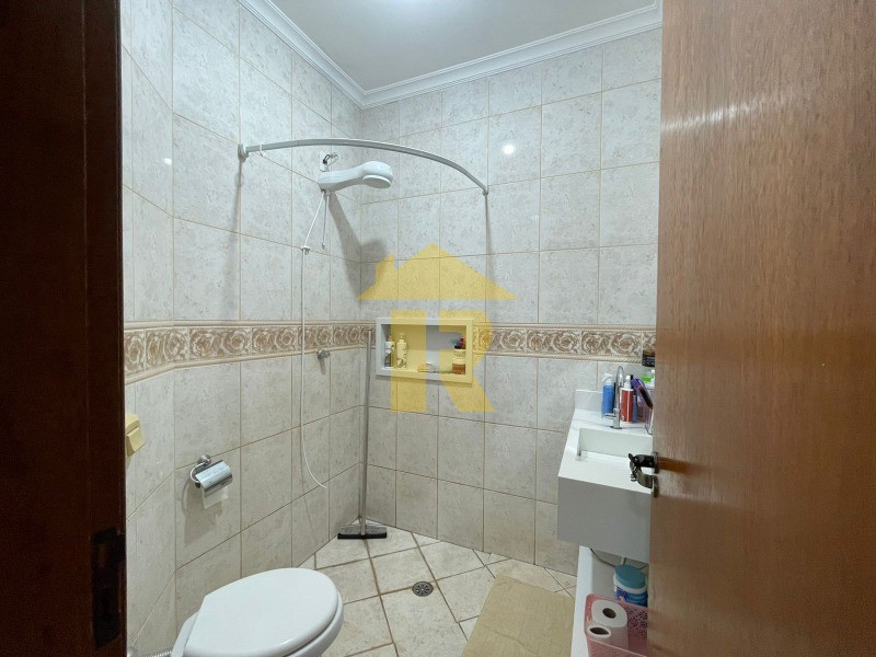 Casa com 3 quartos à venda, 227m² — foto 29 de 37