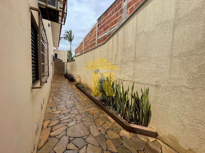 Casa com 3 quartos à venda, 227m² — foto 19 de 37