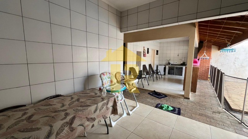 Casa com 3 quartos à venda, 226m² — foto 16 de 35