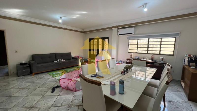 Casa com 3 quartos à venda, 226m² — foto 10 de 35