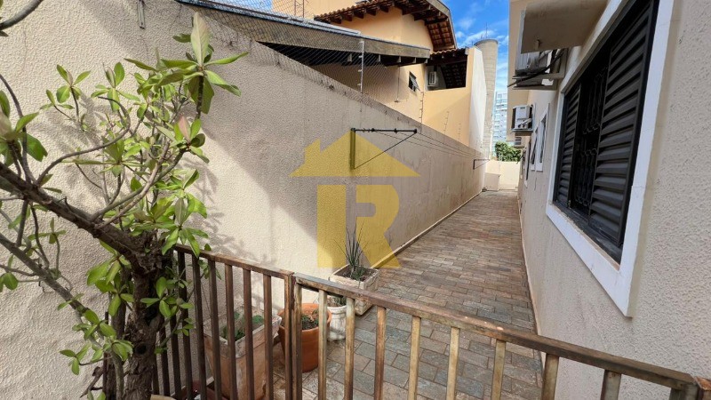 Casa com 3 quartos à venda, 226m² — foto 5 de 35