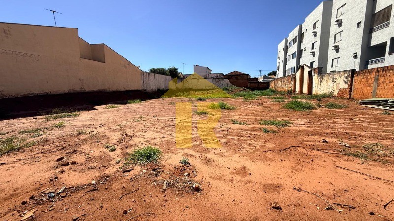 Terreno / Lote / Condomínio  à venda, 900m² — foto 1 de 12