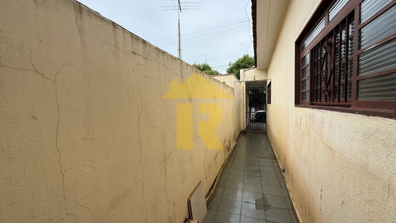 Casa com 2 quartos à venda e aluguel, 200m² — foto 4 de 33