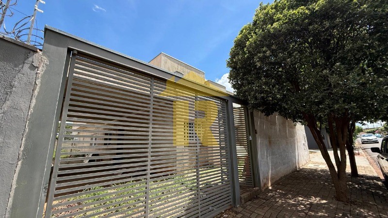 Casa com 3 quartos à venda, 244m² — foto 1 de 27