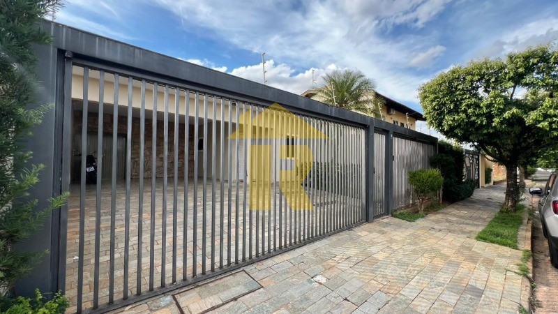 Casa com 3 quartos à venda, 226m² — foto 1 de 35