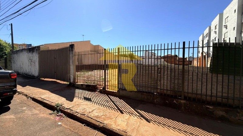 Terreno / Lote / Condomínio  à venda, 900m² — foto 3 de 12