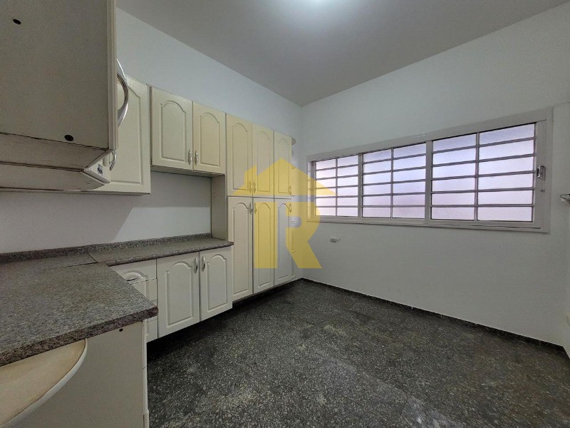 Casa com 3 quartos à venda, 405m² — foto 12 de 35