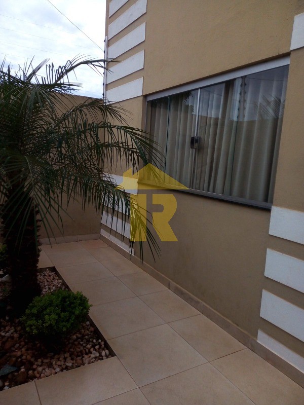 Casa com 3 quartos à venda, 100m² — foto 2 de 31