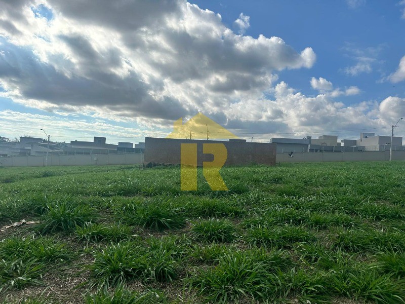Terreno / Lote / Condomínio  à venda, 300m² — foto 1 de 20