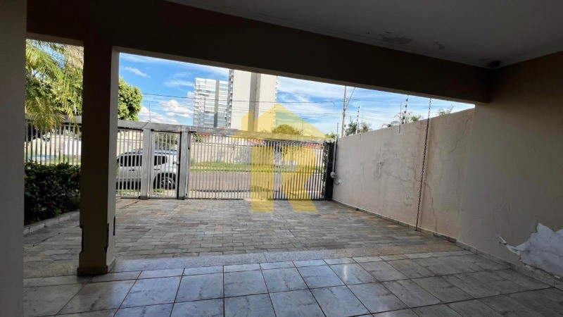 Casa com 3 quartos à venda, 226m² — foto 4 de 35