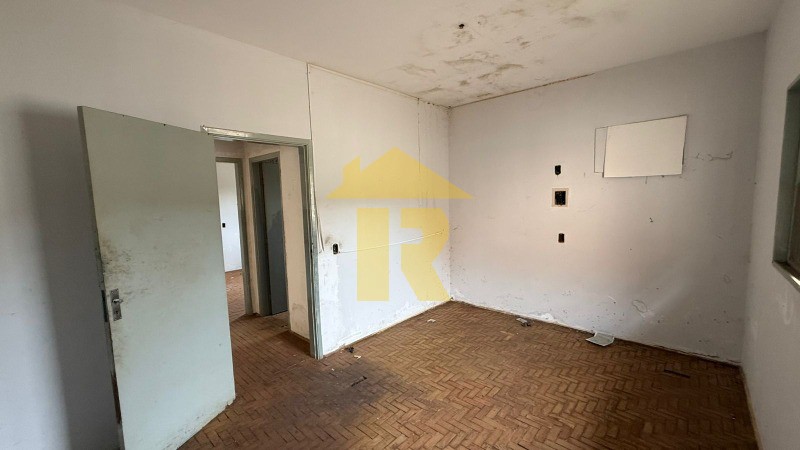 Casa com 2 quartos à venda e aluguel, 200m² — foto 32 de 33