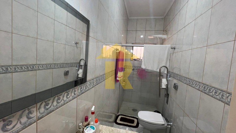 Casa com 3 quartos à venda, 226m² — foto 27 de 35