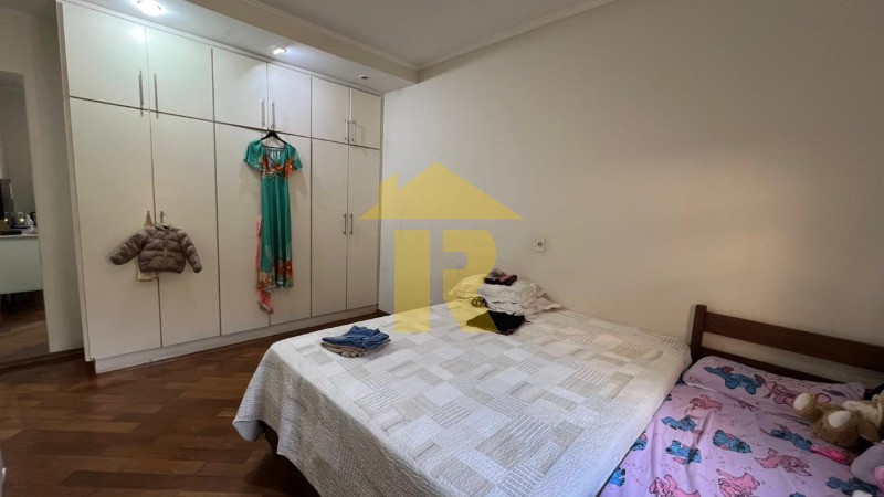 Casa com 3 quartos à venda, 226m² — foto 26 de 35