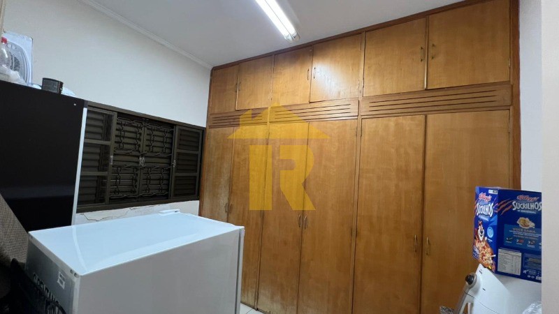 Casa com 3 quartos à venda, 226m² — foto 31 de 35