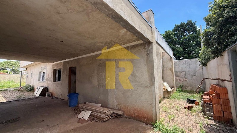 Casa com 3 quartos à venda, 244m² — foto 3 de 27