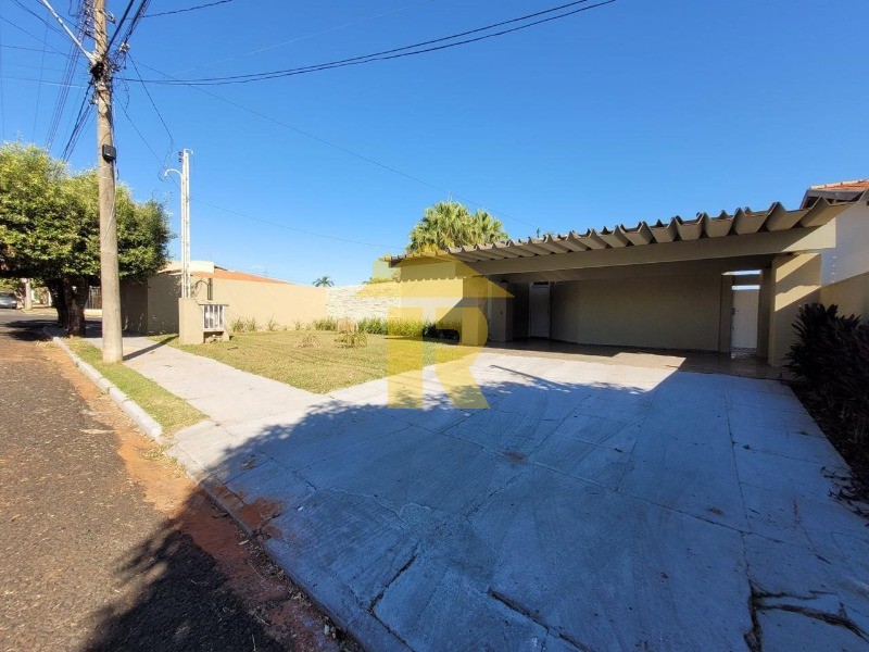 Casa com 3 quartos à venda, 405m² — foto 1 de 35